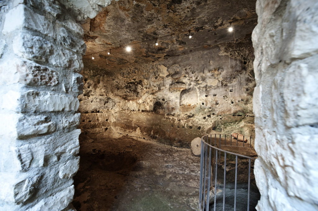 Grotta Rupestre - Valle dell'Acanto