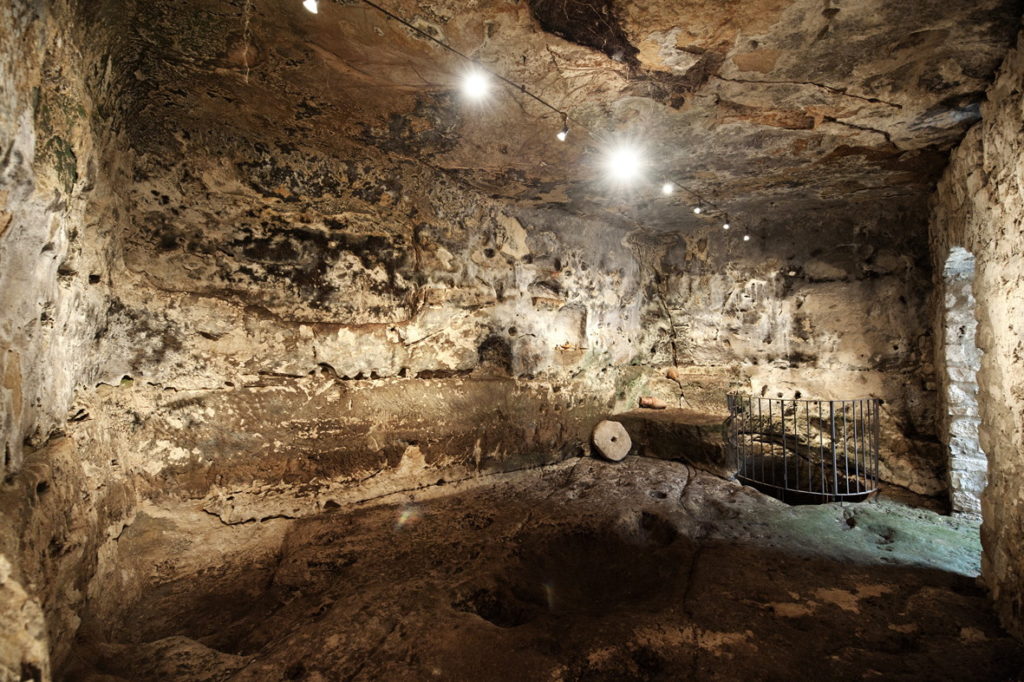 Grotta Rupestre - Valle dell'Acanto-2